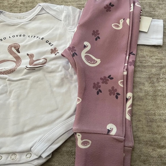 Swan Baby Outfit - 3 Piece set - Picture 4 of 6